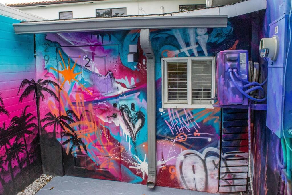 Cozy & Colorful Miami Art Canvas W/Hottub & Murals Zewnętrze zdjęcie